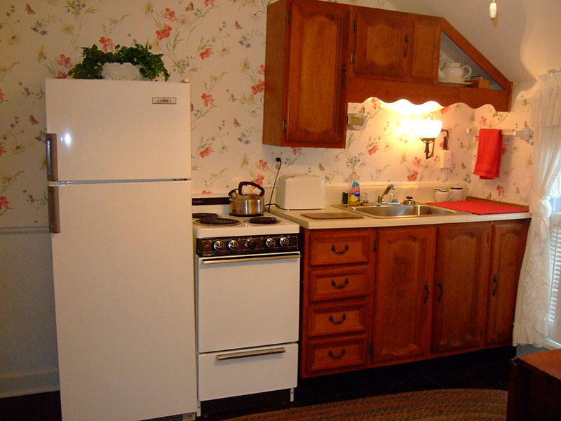 suite1kitchen-12-optimized.jpg